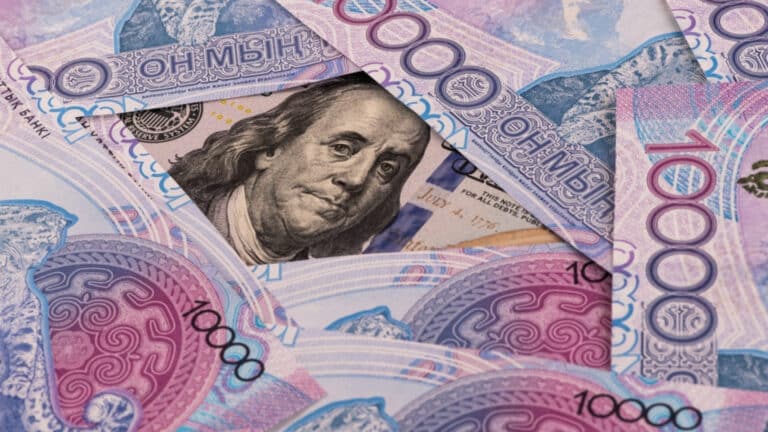 Теңге мен доллар: ұлттық валюта бағамын не күтіп тұр