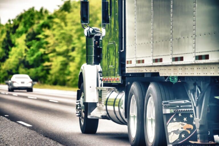 Дальнобойщикам из Казахстана вернули срок пребывания в России до 180 дней