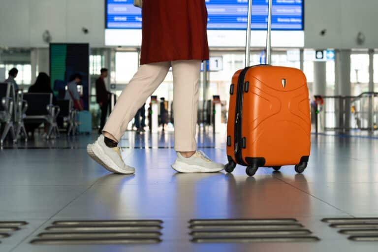 Разрешения на работу для мигрантов в Казахстане полностью перевели в онлайн