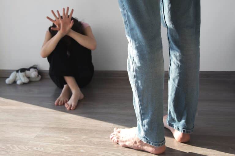 15-летнюю девочку выдали замуж в Караганде: суд оставил приговор без изменения