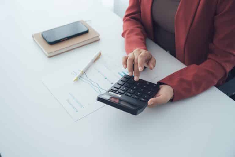 Жесткие требования банков обвалили спрос на потребительские кредиты в Казахстане