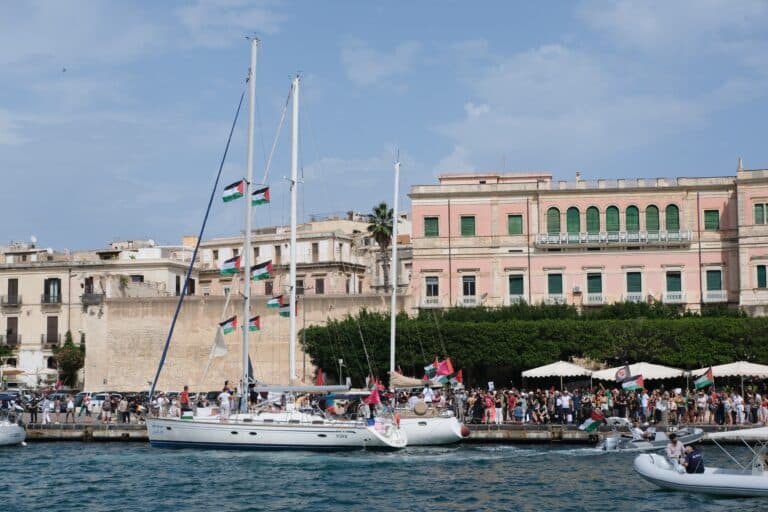 Израиль вводит санкции против организаторов поставок гуманитарной помощи в Газу