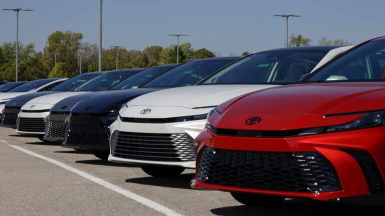 Мировое производство Toyota падает четвертый месяц подряд