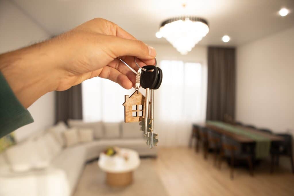 Казахстанцы массово отказываются от отелей ради бесплатных ночевок у родственников