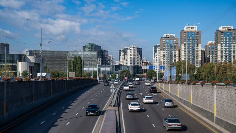 Полиция Алматы начала по-новому охотиться на нарушителей