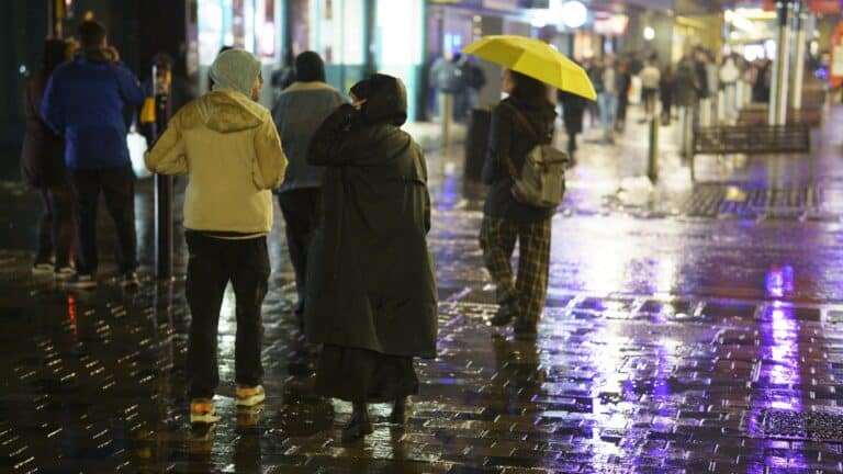 Штормовые предупреждения объявлены в Казахстане после новостей о циклоне из Москвы