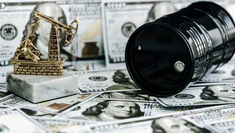 Сарапшылар 2027 жылы доллар 532 теңгеге жетеді деген болжам жасап отыр