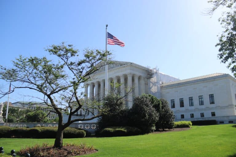 Суд разрешил Трампу продолжить строительство бального зала в Белом доме