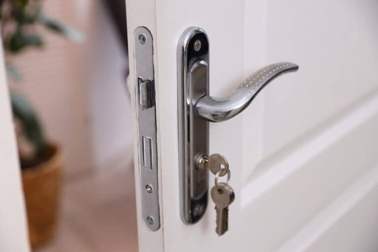 КТЖ запускает программу льготного жилья для железнодорожников