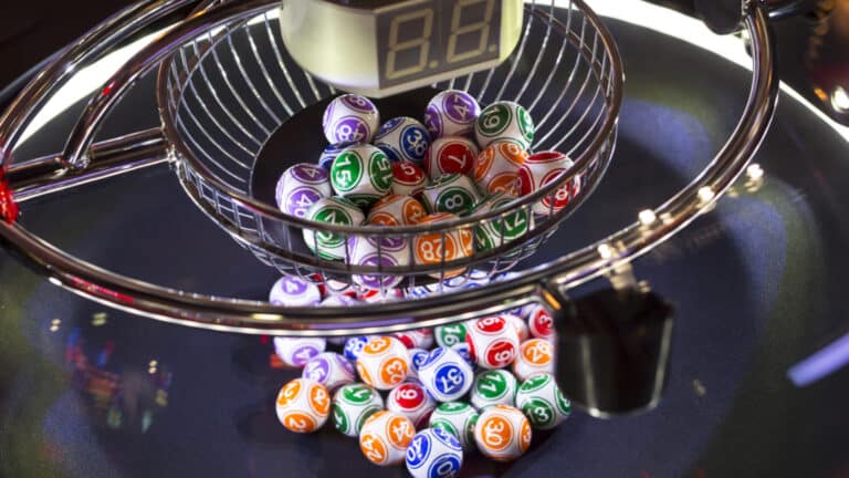 Заңсыз лоторея ойнатып жүрген блогерлер келтірген шығынына байланысты тексеріледі