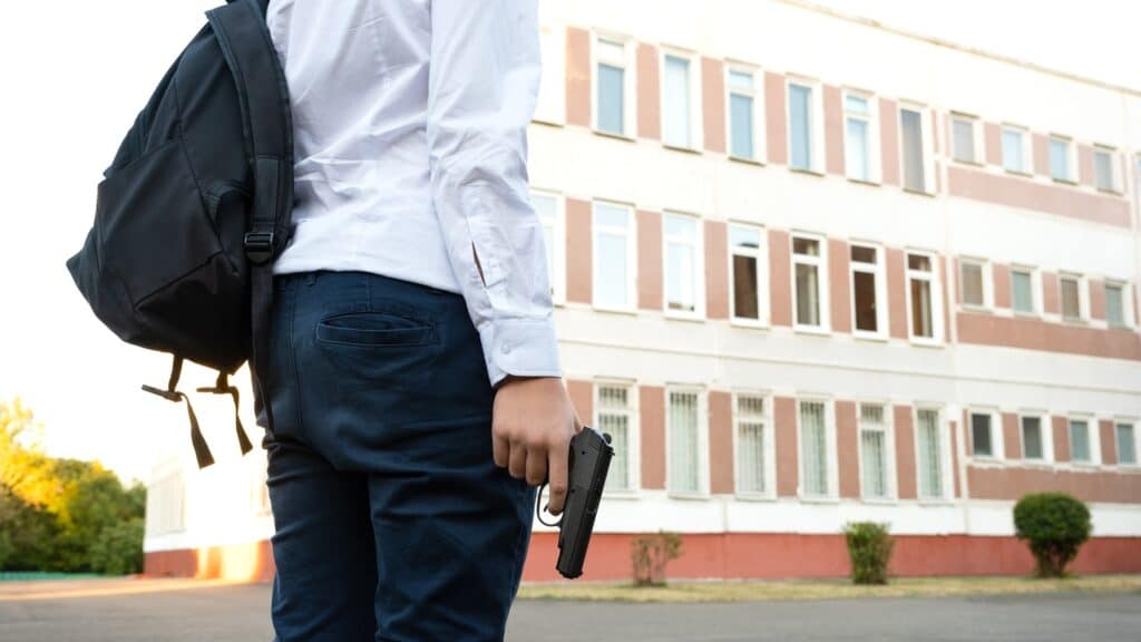 Түркияда жасөспірім бұрынғы мектебіне қарумен келіп, 16 адамды жаралады