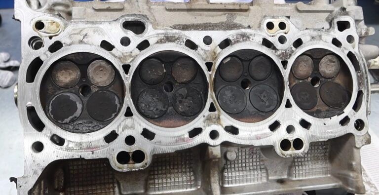 Toyota Camry с пробегом 300 тыс. км разобрали на СТО