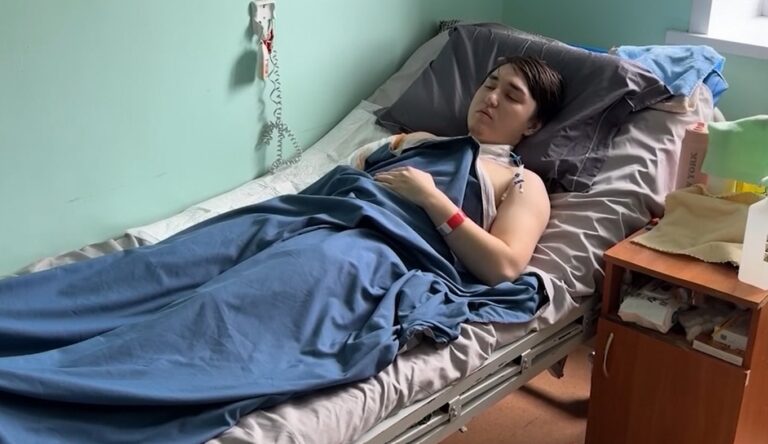 Студенту оторвало руку в бетономешалке на стройке в Семее — он работал без договора