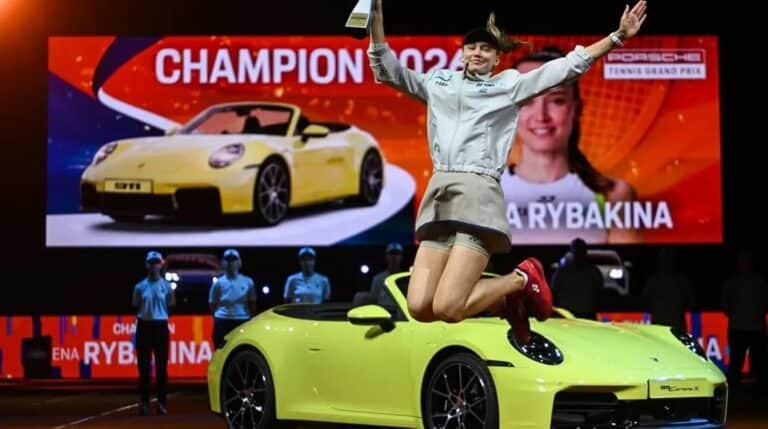 Рыбакина поделилась планами на второй выигранный Porsche