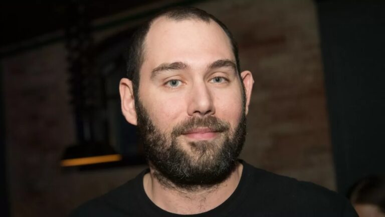 Российского комика Семёна Слепакова заочно арестовали в Москве