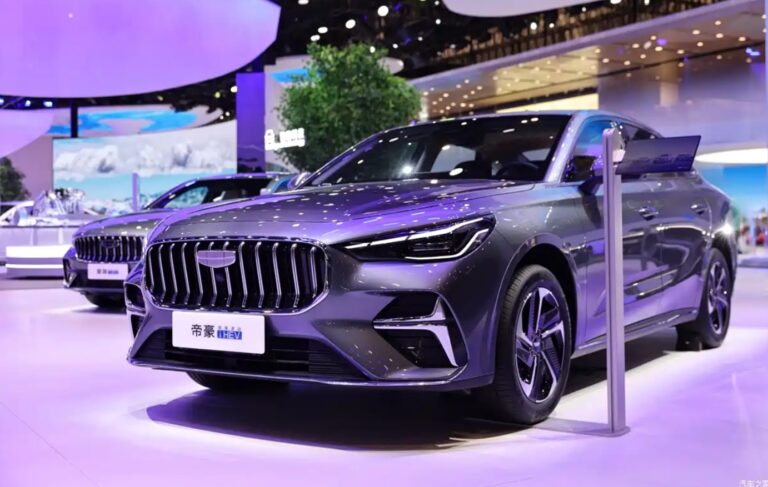 Geely показала «умный» гибрид Emgrand i-HEV на Auto China 2026