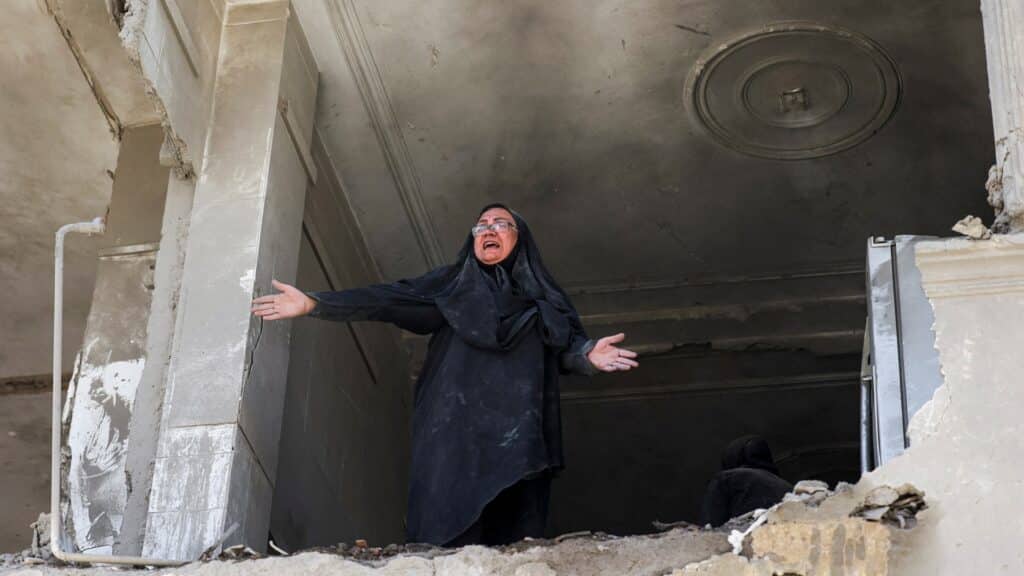 Қызыл Жарты Ай: соғыс басталғалы бері Иранда 140 мың үй мен ғимарат қирады