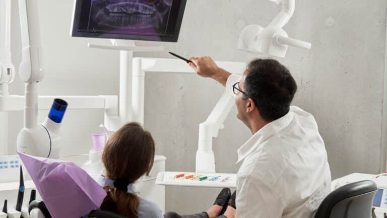 Почему миллионеры инвестируют в улыбку и что из этого доступно каждому