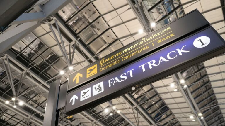 Фаст-трек в аэропорту: кому будет полезен