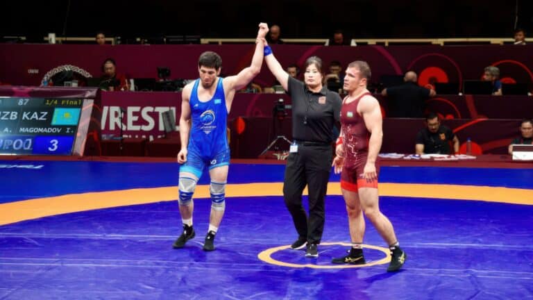 Четверо казахстанских борцов вышли в полуфинал чемпионата Азии в Бишкеке