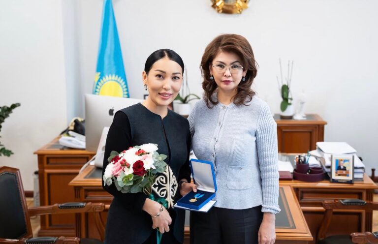 Журналист Самал Ибраева «Ерен еңбегі үшін» медалімен марапатталды