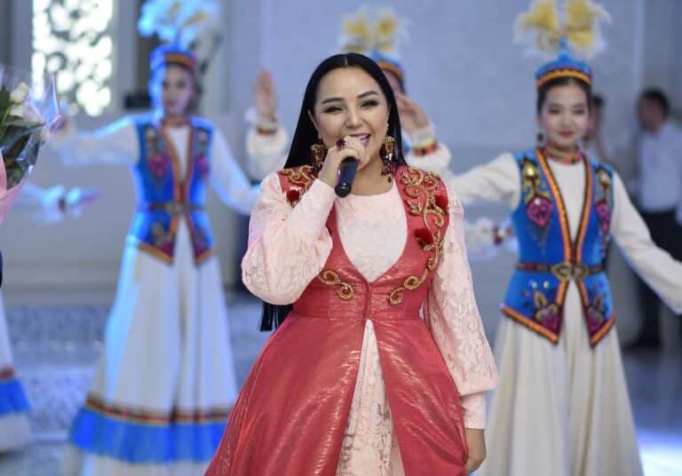 Алтынай Жорабаеваның қызы тұрмысқа шыққалы жатыр – видео