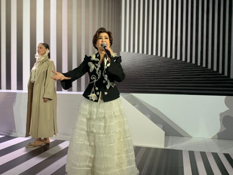 Роза Рымбаева и Турсен Алагузов блеснули на показе Kazakhstan Fashion Week 