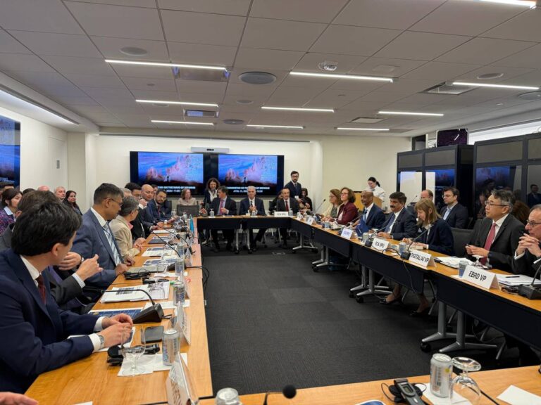 Қазақстан ХВҚ мен Дүниежүзілік банк кездесуінде жеке алаң ұйымдастырды