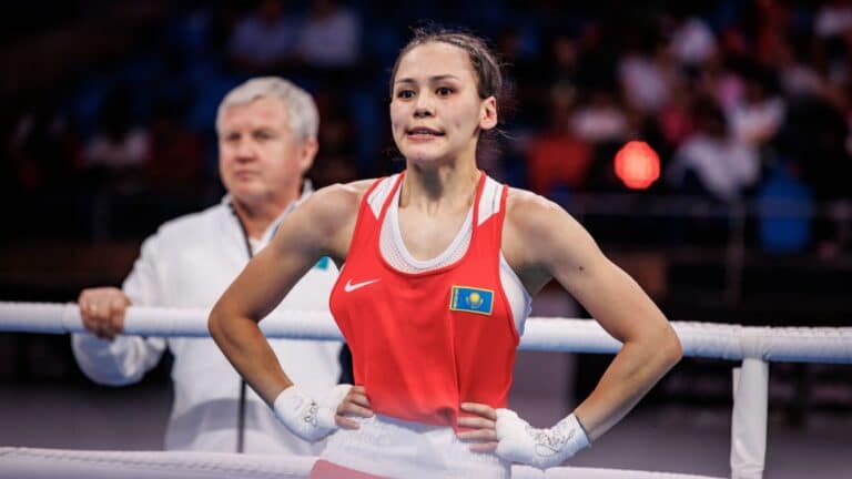 Алуа Балкибекова и Аида Абикеева оспорят путевки в полуфинал Кубка мира по боксу