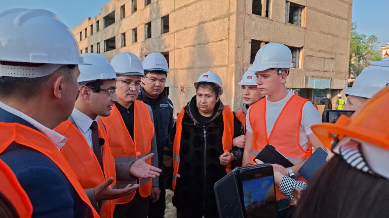 Застройщик показал как проходит демонтаж скандального детского дома в Баганашыле 