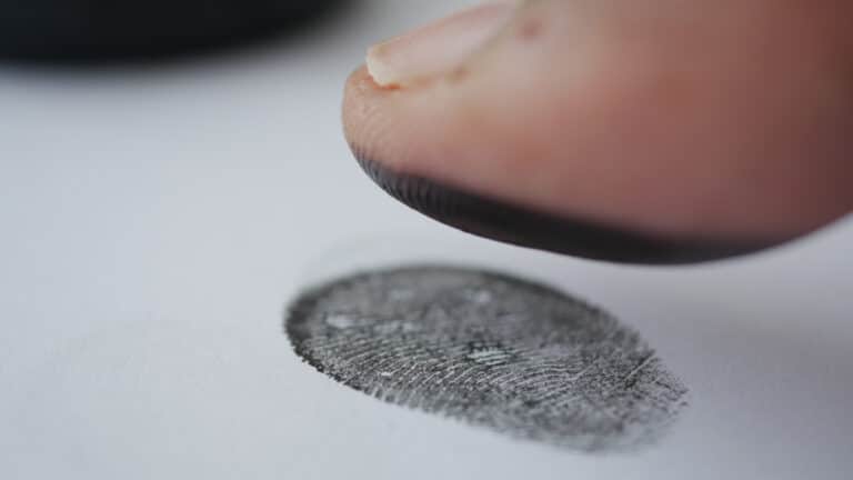 База отпечатков пальцев для иностранцев снова не работает в Казахстане