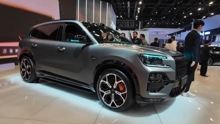 Казахстанский автодилер оценил Zeekr 8X на автосалоне в Пекине