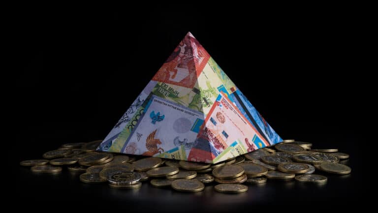 Обещали 50% за 5 дней: в Шымкенте рухнула финансовая пирамида «Капитал»
