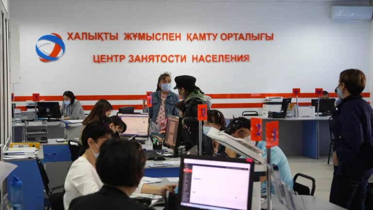Лимит на пособие по безработице хотят ввести в Казахстане