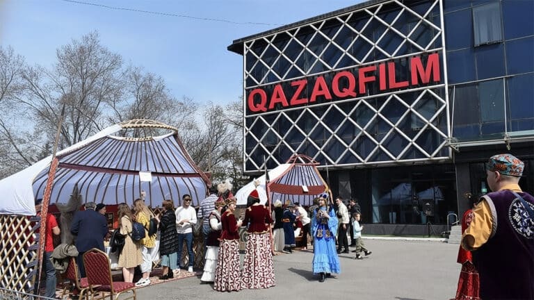 Камзол «Кыз-Жибек»: после скандала с Алагузовой фонд «Казахфильма» защитят от краж
