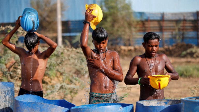 India reports intense heat wave in its northern regions