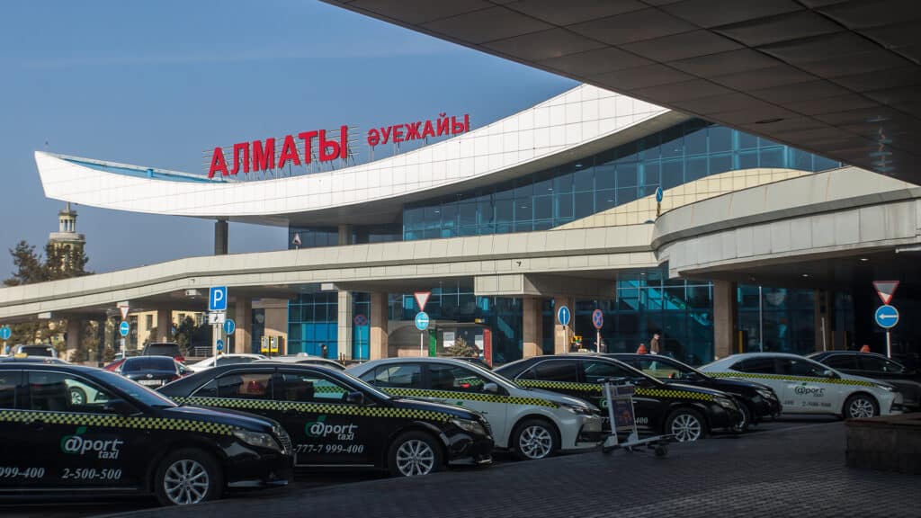 Структура «Байтерека» ведет переговоры по продаже доли аэропорта Алматы / shutterstock, бильд-редактор: Серикжан Ковланбаев