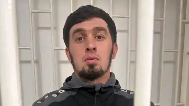 Суд в Алматы продлил арест чеченского активиста Мансура Мовлаева