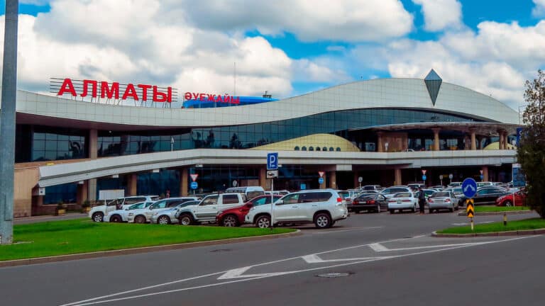 Налибаев потребовал до 1 июля завершить стройку в аэропорту, портящую облик Алматы