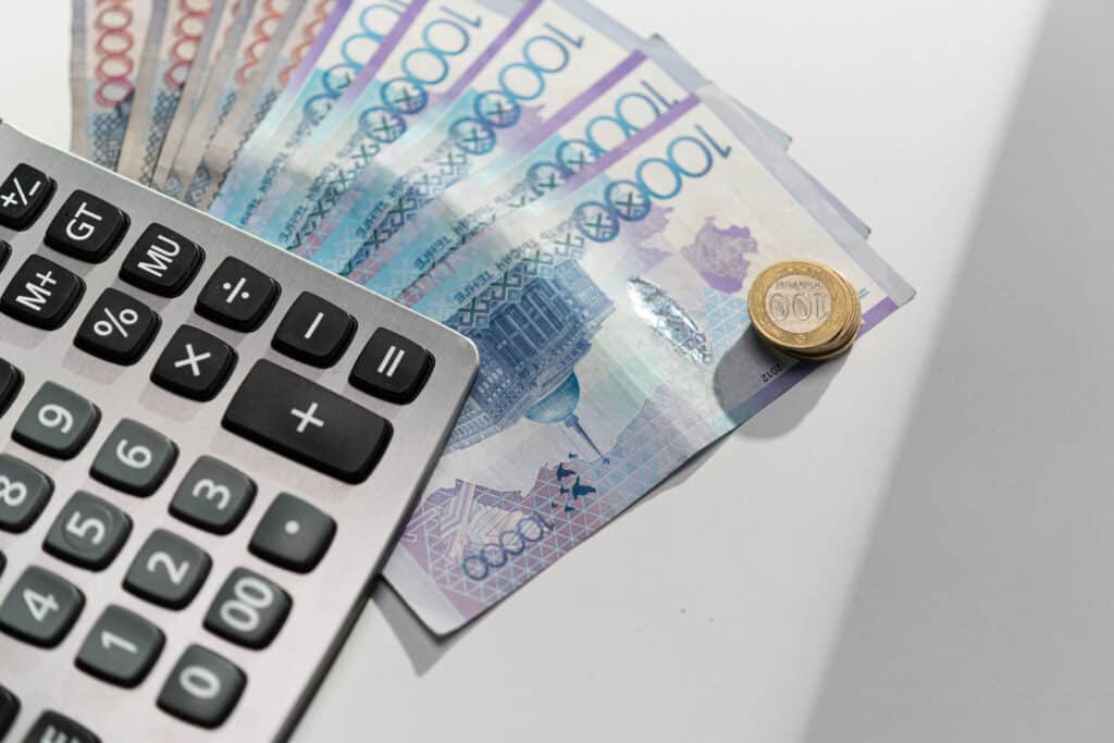 Шымкентте кәсіпкер тексерістен жалтару үшін бәзбіреулерге 25 млн теңге берген