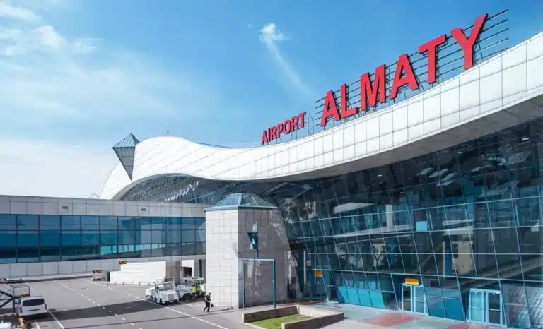 Алматинский аэропорт снова затопило во время дождя