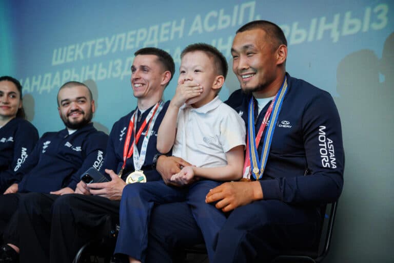 Балалар үйіне барған Ербол Хамитовтың әрекеті көпті сүйсіндірді