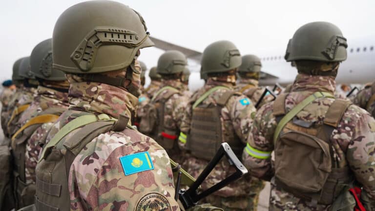 Запрет на выезд из страны: какие ограничения готовят уклонистам от армии в Казахстане
