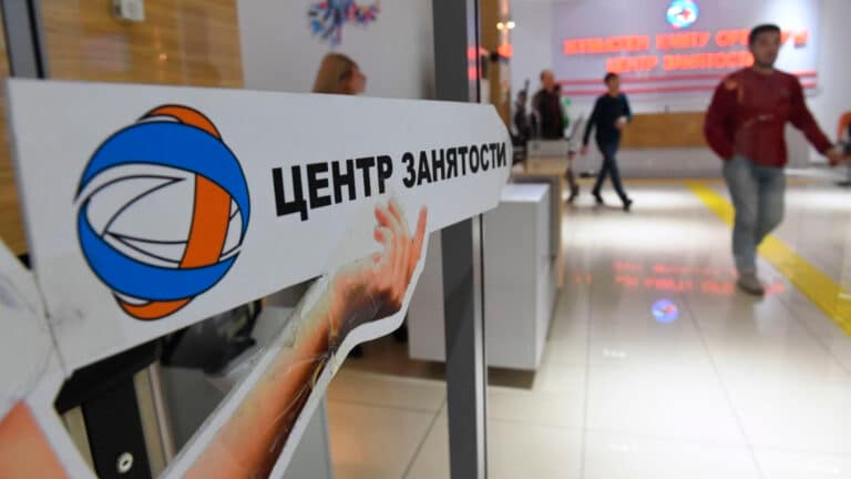Тысячи казахстанцев могут лишиться длительного пособия