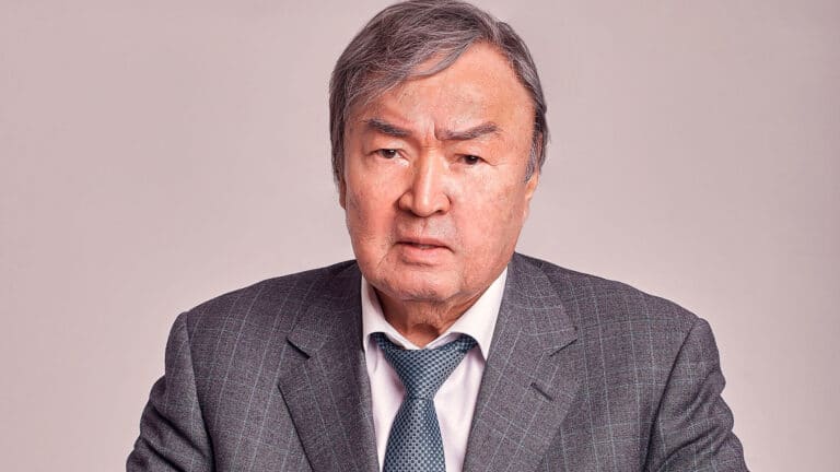Олжасу Сулейменову исполнилось 90 лет: как алматинский поэт стал символом эпохи