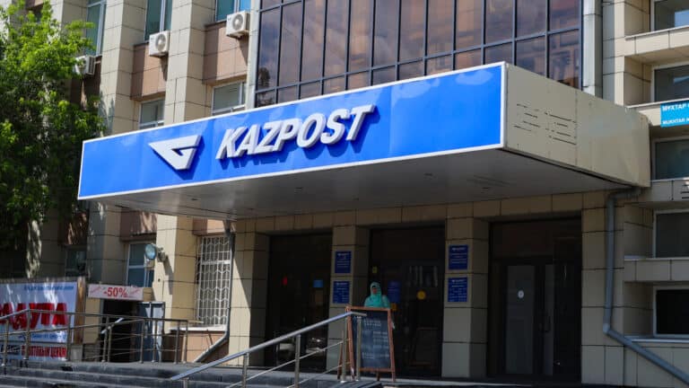 Прибыль «Казпочты» обрушилась почти на 65%