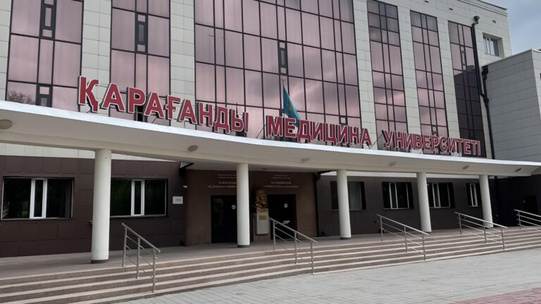 Қарағандыда үнді студенті терезеден құлап өлді