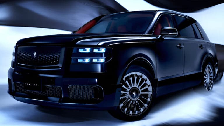 В России Toyota Century SUV продают дороже Rolls-Royce Cullinan