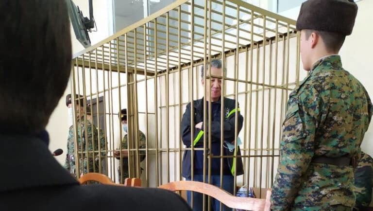 Жапаров помиловал экс-главу аппарата Атамбаева