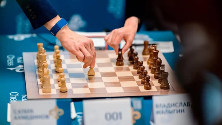 Пятеро участников лидируют после 8-го тура чемпионата РК по шахматам